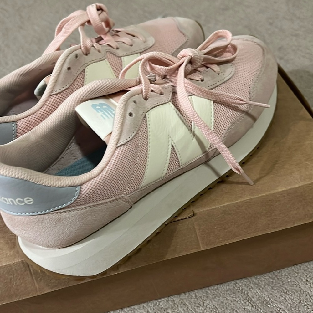 Womens NB 237